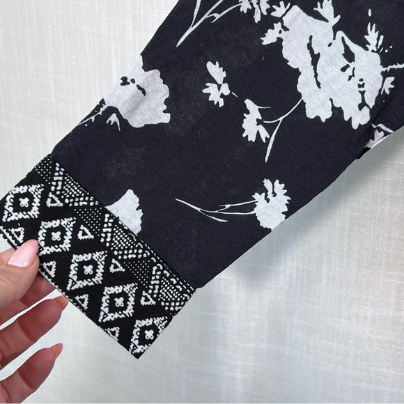 Calessa Black & White Floral Aztec Tunic Gold Button Shirt Dress Size L - Picture 4 of 12